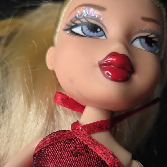 Bratz Holiday Cloe - Incomplete - Picture 2 of 3